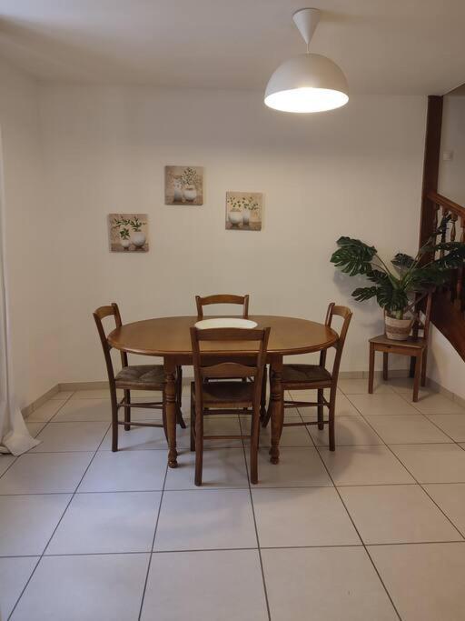 Gite Des Remparts Reservation Par Telephone Laissez Vos Coordonnees La Cote-Saint-Andre 외부 사진