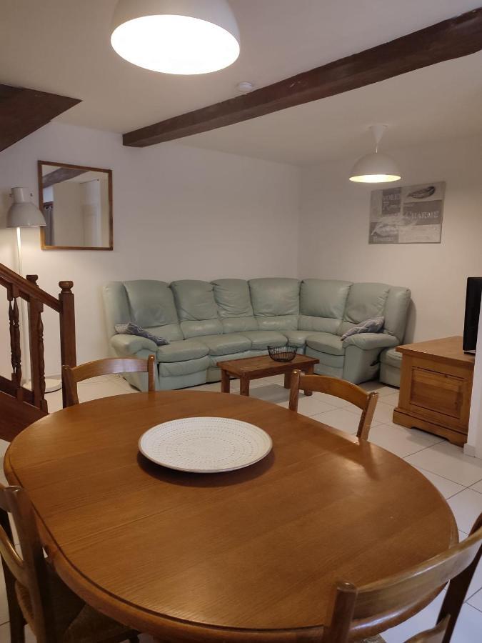 Gite Des Remparts Reservation Par Telephone Laissez Vos Coordonnees La Cote-Saint-Andre 외부 사진
